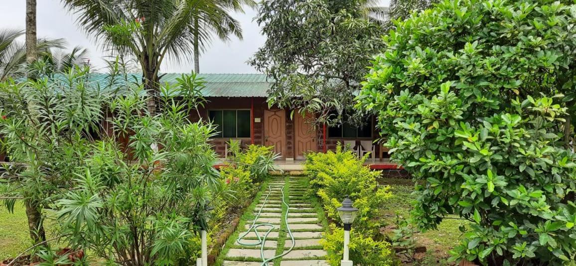 Prajakta Rest House Alībāg Extérieur photo
