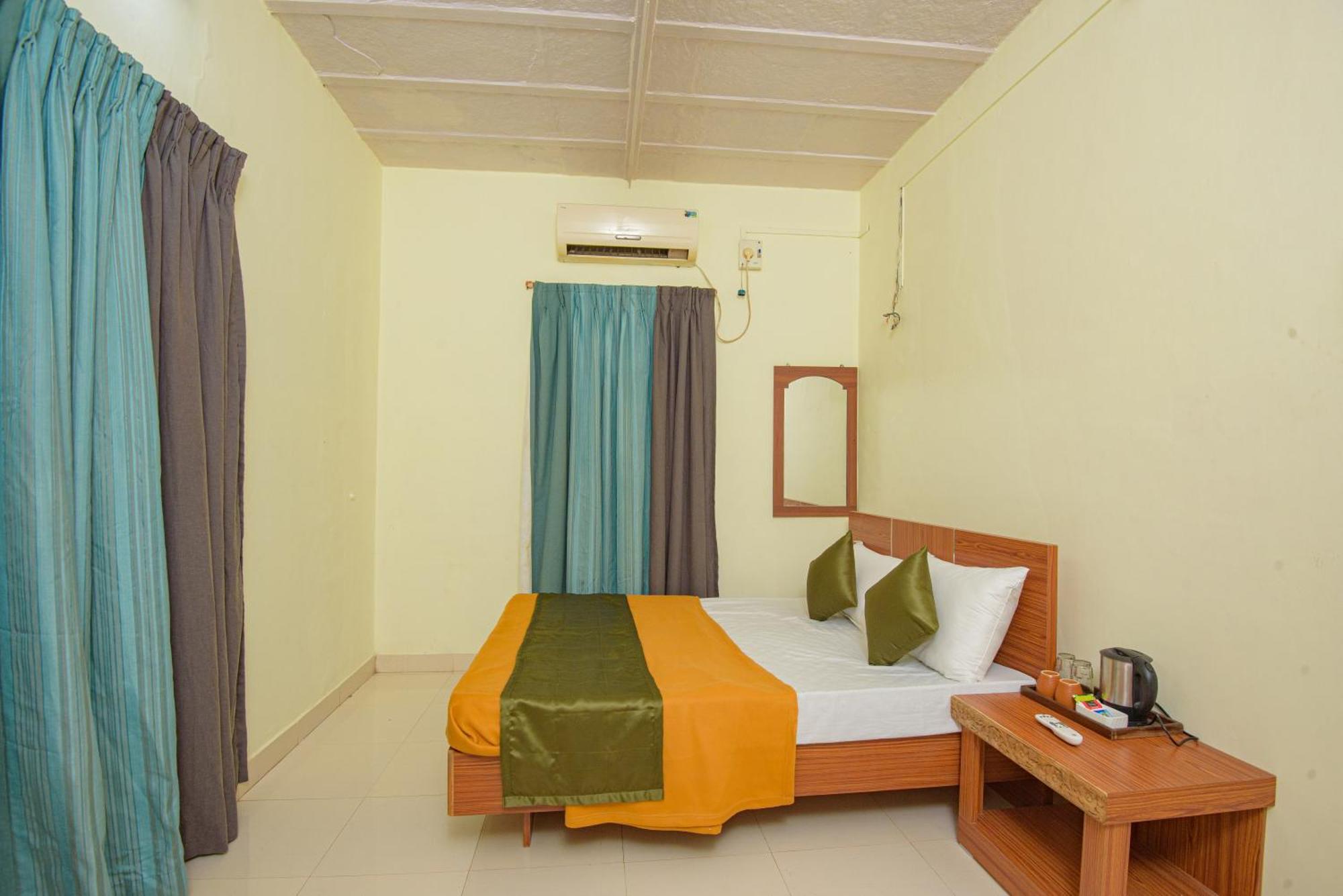 Prajakta Rest House Alībāg Extérieur photo